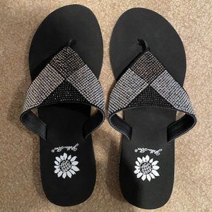 NIB Yellow Box Sam Black Silver Flip Flop Sz 5.5